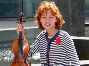 Francesca Rijks and her full fare violin.